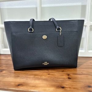 Coach Large Black Tote – Classic & Spacious